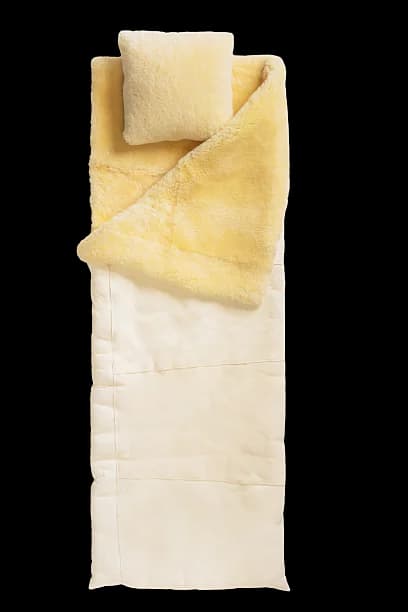 Śpiwór z naturalnej skóry owczej relugan z dodatkową poduszką